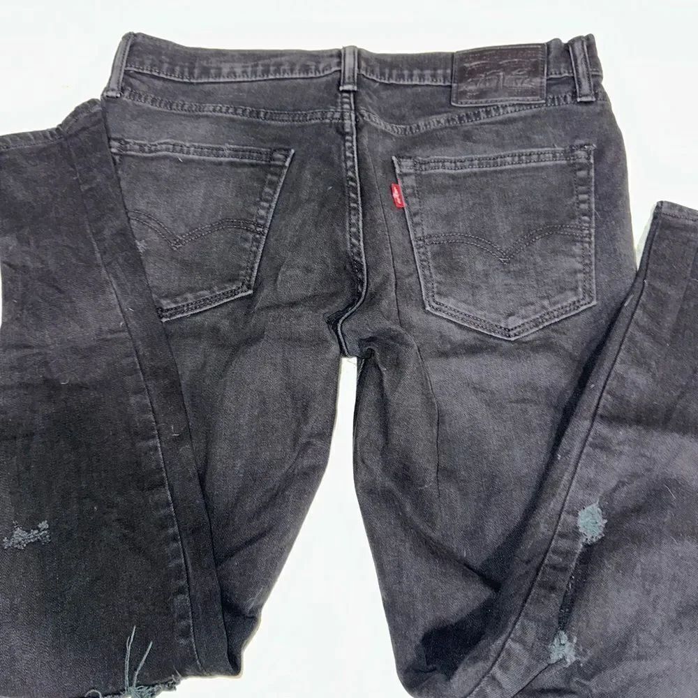 Men’s Distressed Levi’s - Picture 2 of 7